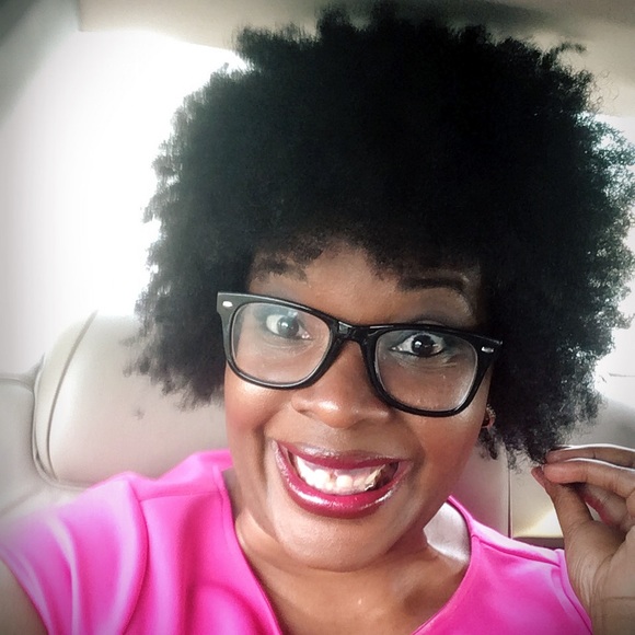 Meet your Posher, Curva-Lish - Picture 2 of 2